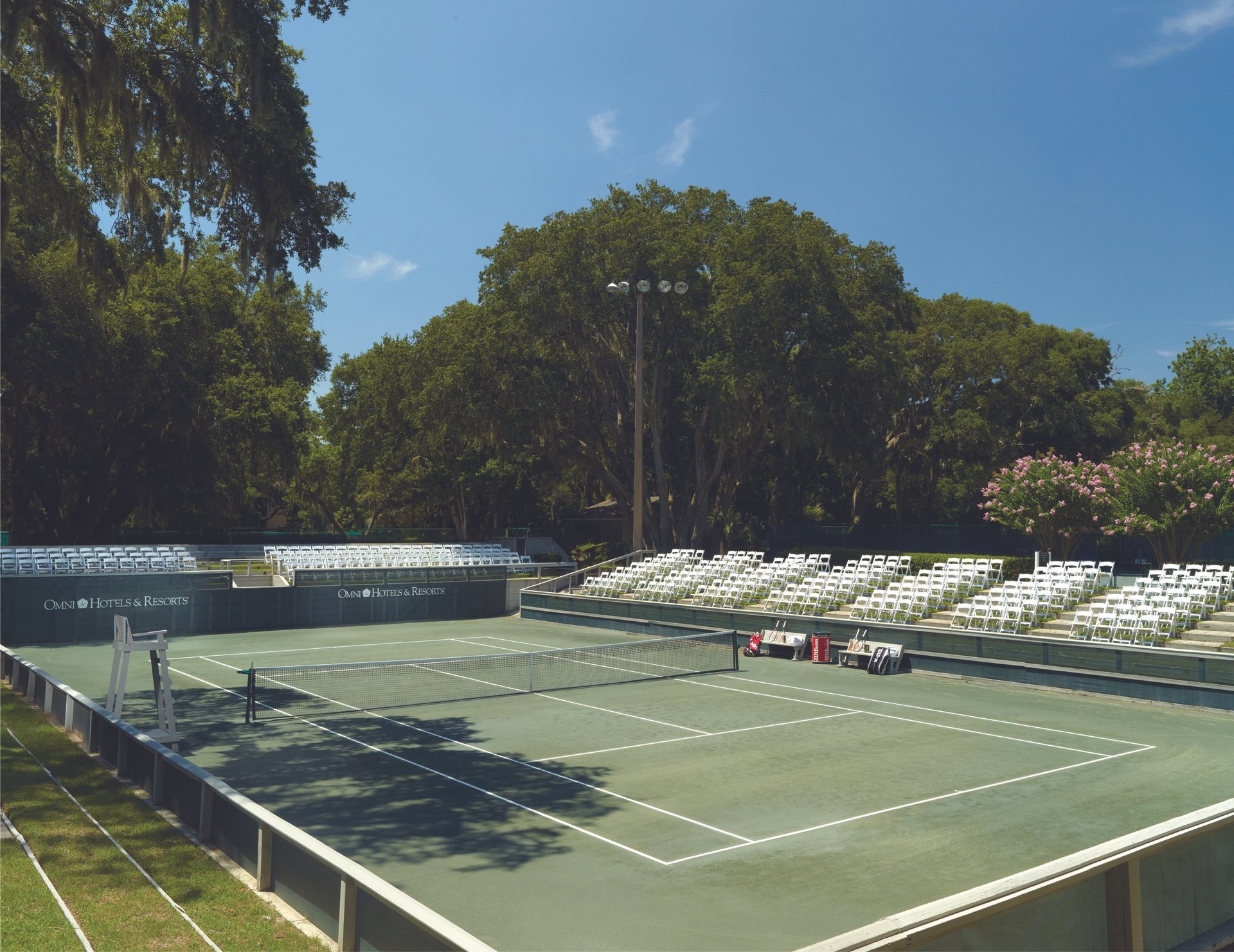 green tennis court