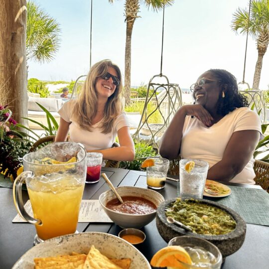 outdoor dining on Amelia Island